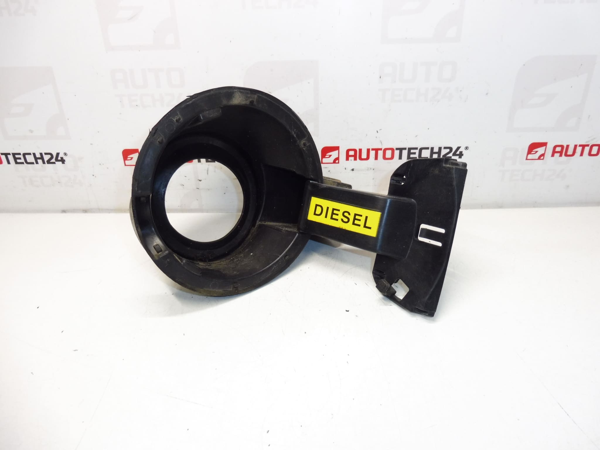 Kraftstofftank-Einfüllstutzen Peugeot 3008 9682803280 1517E2