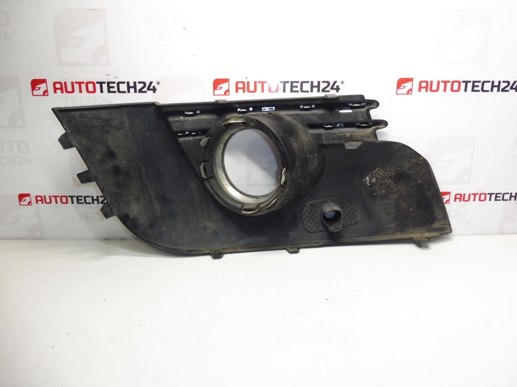 Linker Nebelscheinwerferrahmen Peugeot 3008 9684350277 745316 – Bild 2